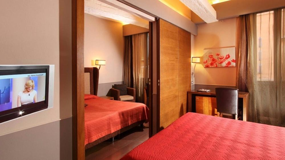 Condotti Palace Рим Екстериор снимка