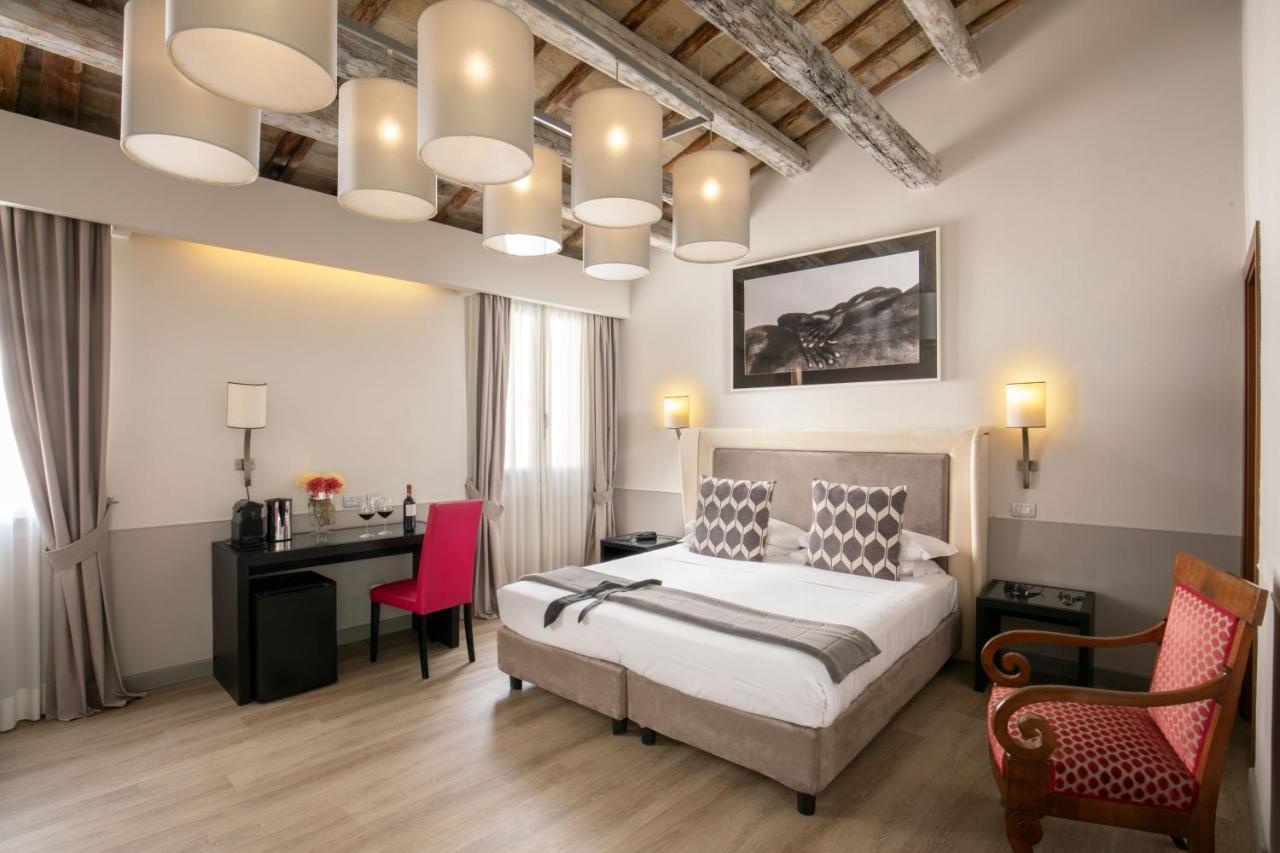 Condotti Palace Рим Екстериор снимка