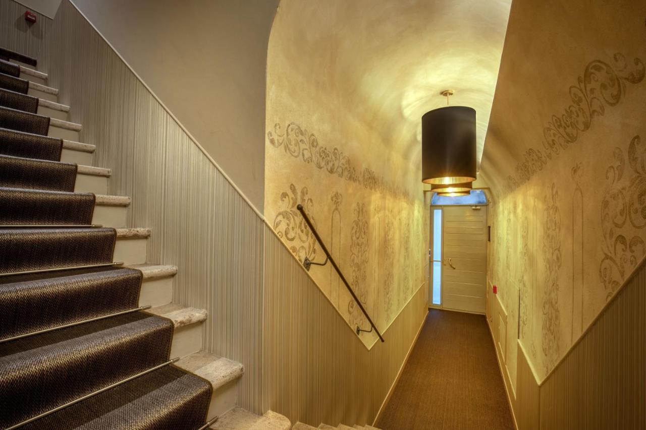Condotti Palace Рим Екстериор снимка